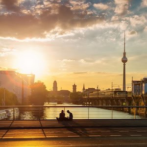 Abendliche Stadtrundfahrt Berlin 300x300 mit BigBus